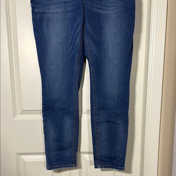 Seven7 Blue Skinny Jeans with Modern Stretch - Picture 5 of 14